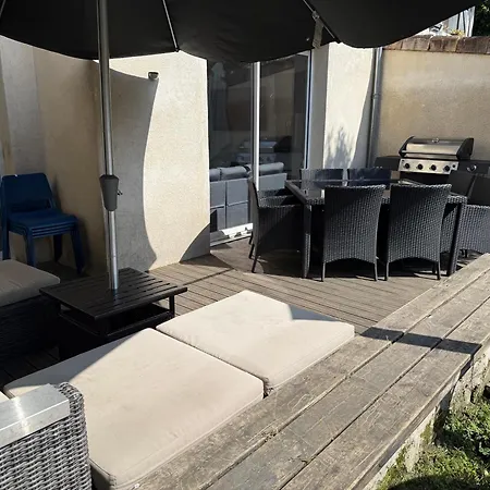 Du Calme En Pleine Jacuzzi Alloggio in famiglia Bordeaux