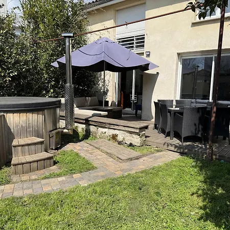 Du Calme En Pleine Jacuzzi Homestay