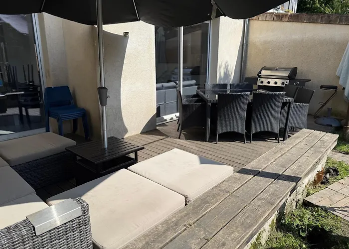 Du Calme En Pleine Jacuzzi Alloggio in famiglia Bordeaux